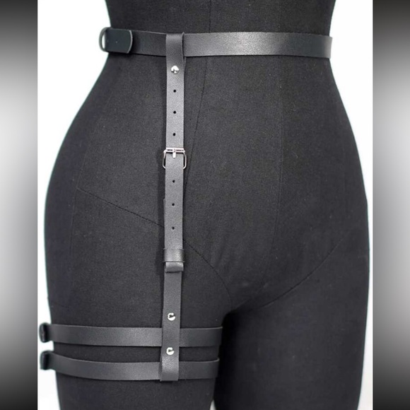 Black Vegan PU Leather Single Leg Bottom Harness Belt - Picture 2 of 5